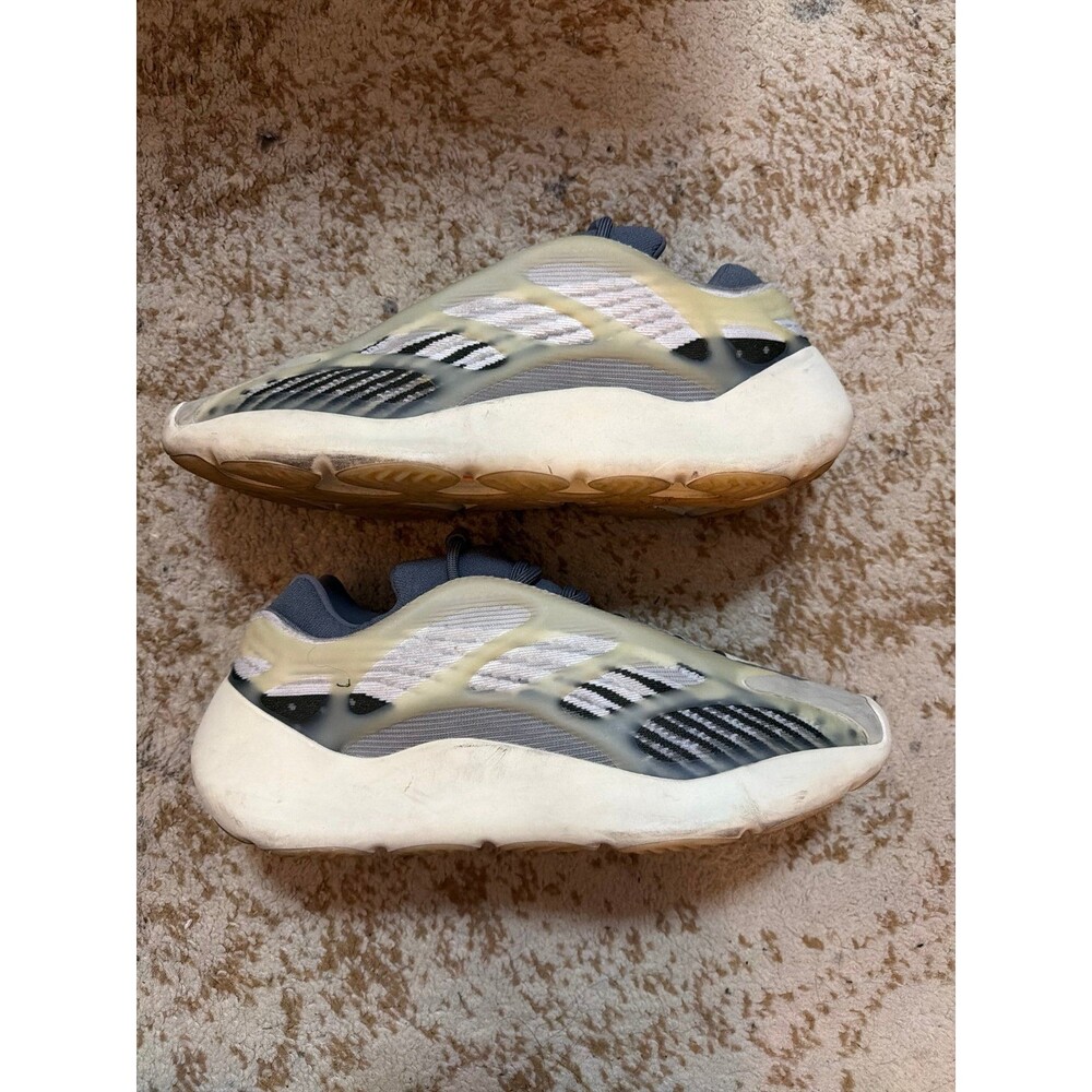 Adidas Yeezy 700 V3 Fade Salt Grey Men Size 10
